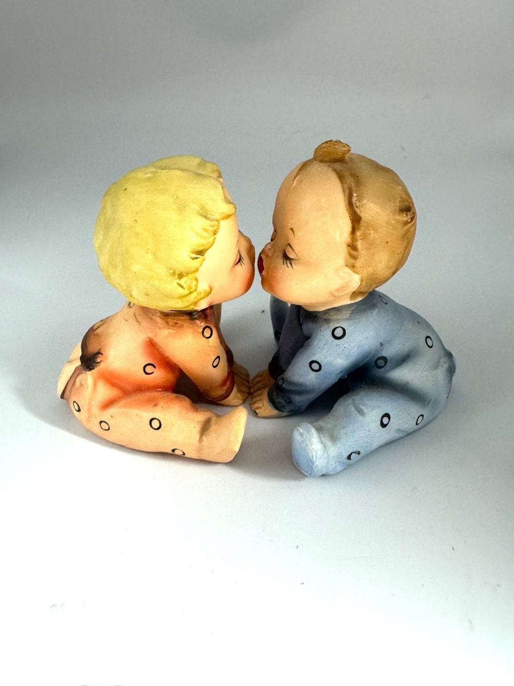 Vintage ?1959?Holt Howard  Kissing Baby Salt & Pepper
